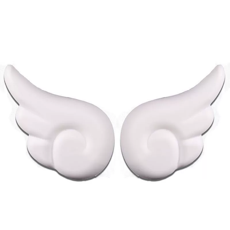 Электрический автомобиль украшает крылья ангела