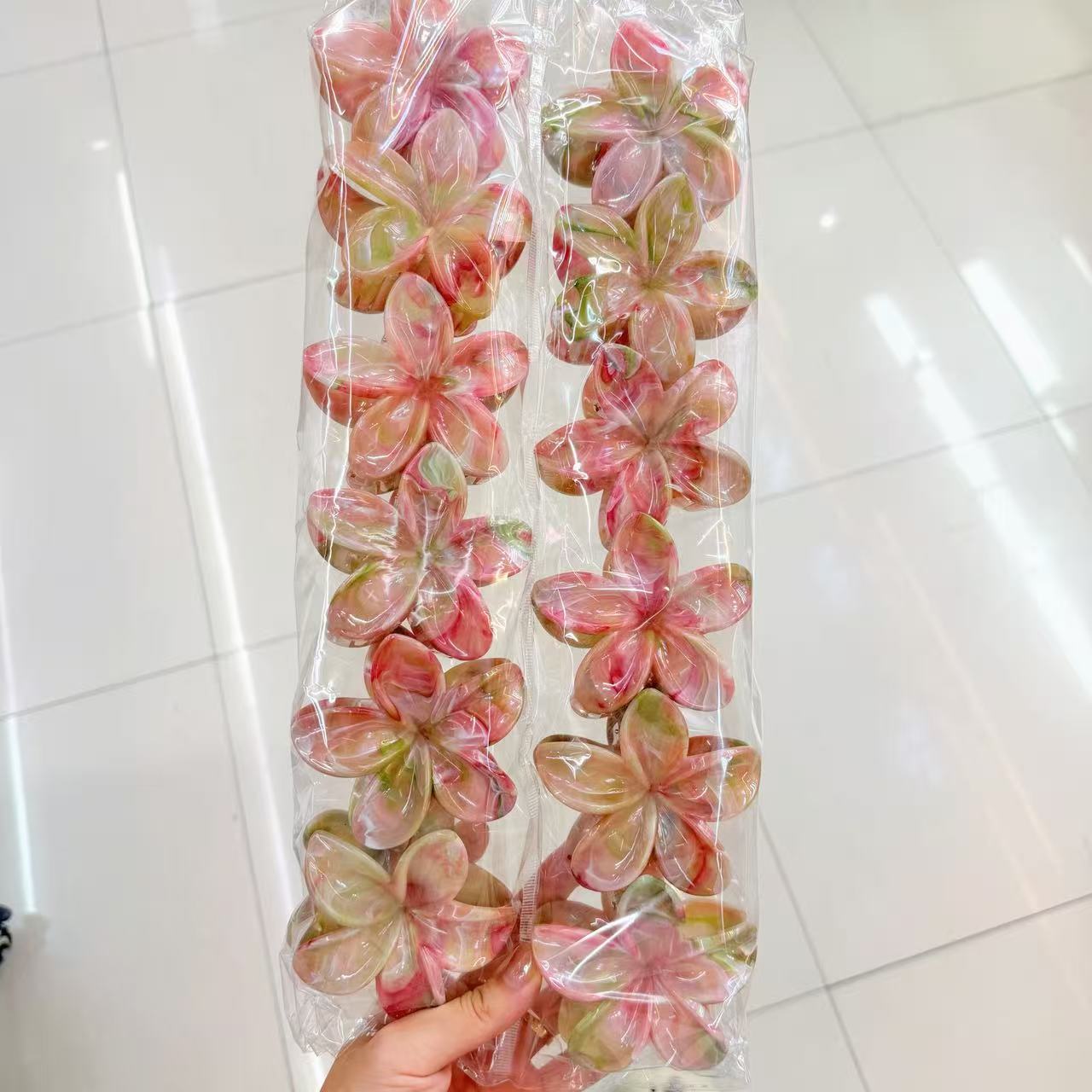 Europa y los Estados Unidos explotaron 8CM huevo flores clip de cabello de alta calidad para mujeres agarrar el cabello de tiburón color caramelo transfronterizo agarrar clip de cabello