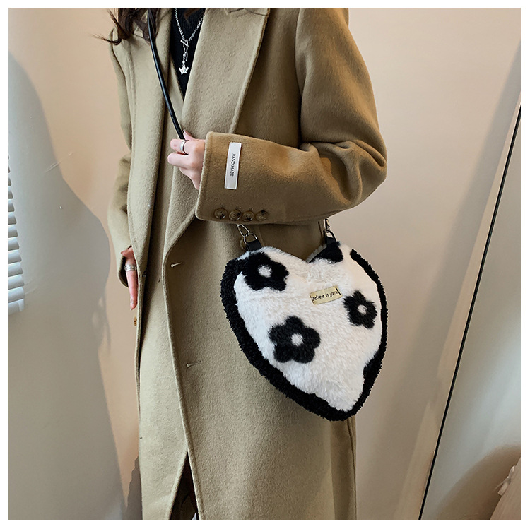 Women's Small Plush Zebra Flower Checkered Streetwear Heart-shaped Magnetic Buckle Underarm Bag display picture 1