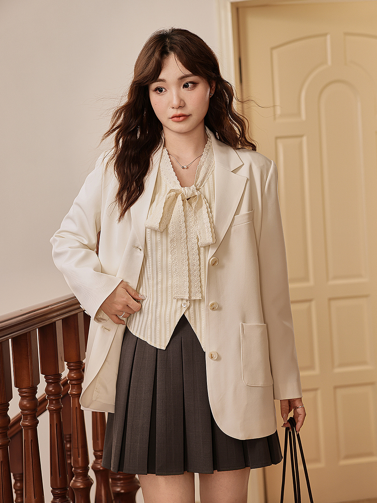 Traje elegante de estilo coreano para mujeres de talla grande, chaqueta versátil informal holgada de talla grande para otoño 65213 image 5