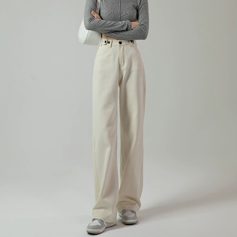 Нежно-белые свободные прямые джинсы с широкими ножками