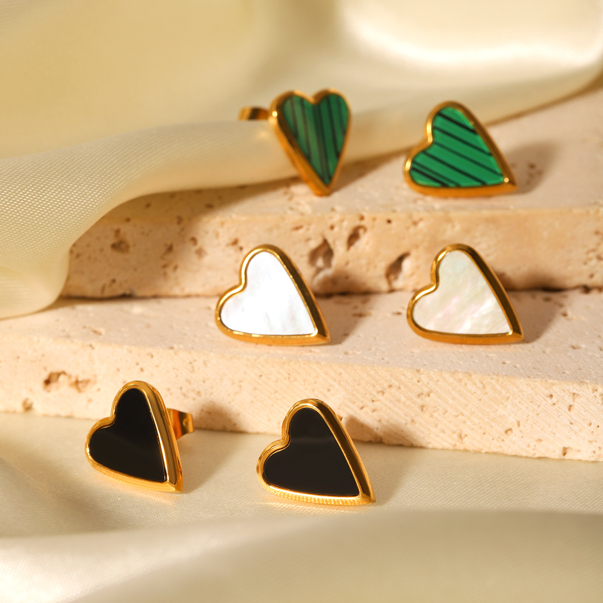 Pendientes de amor de acero inoxidable europeo y americano con incrustaciones de aretes en forma de corazón de concha blanca acrílica Pendientes de alta calidad para mujer Joyas de acero de titanio