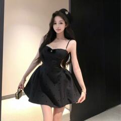 リボンプリントサスペンダードレス女性の夏の甘いホットガールスリムドレスショートスカートバックレスウエストパフスカート