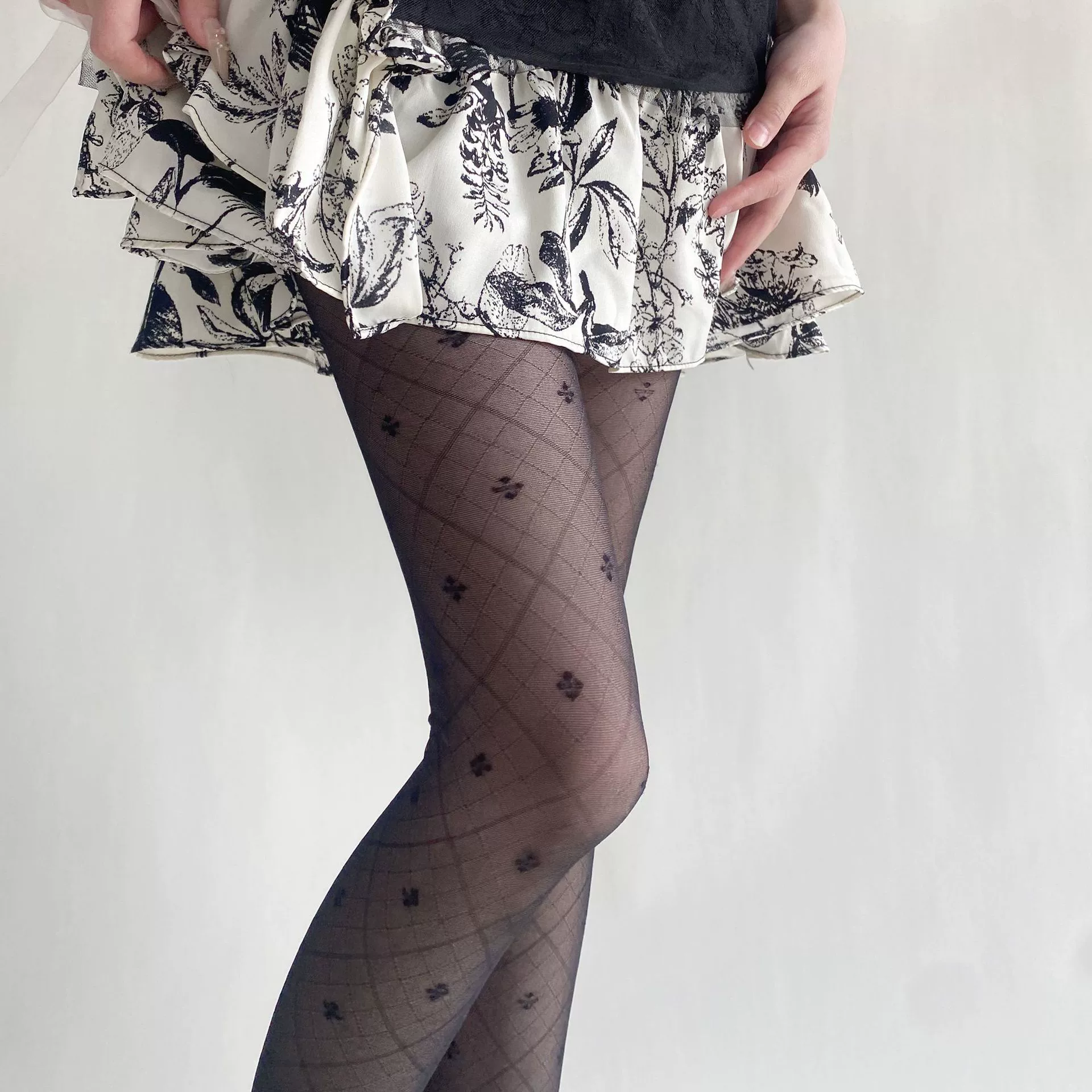 Чулки (жен.) core-silk twisted, супертонкие полупрозрачные колготы с мелким горошком и сердечками