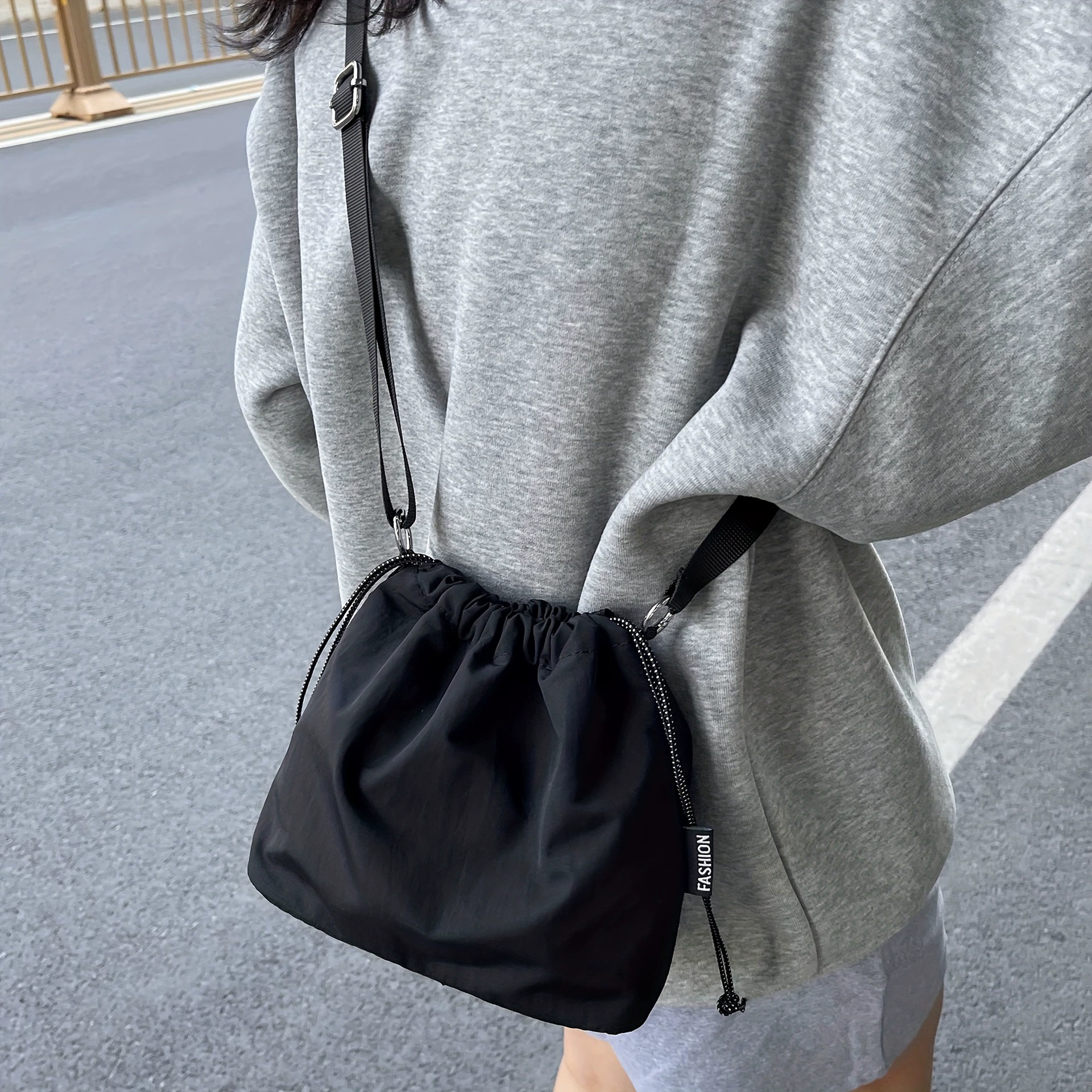 Легкая спортивная сумка через плечо повседневная сумка большой емкости женская нейлонная сумка летняя мода складка вода E18