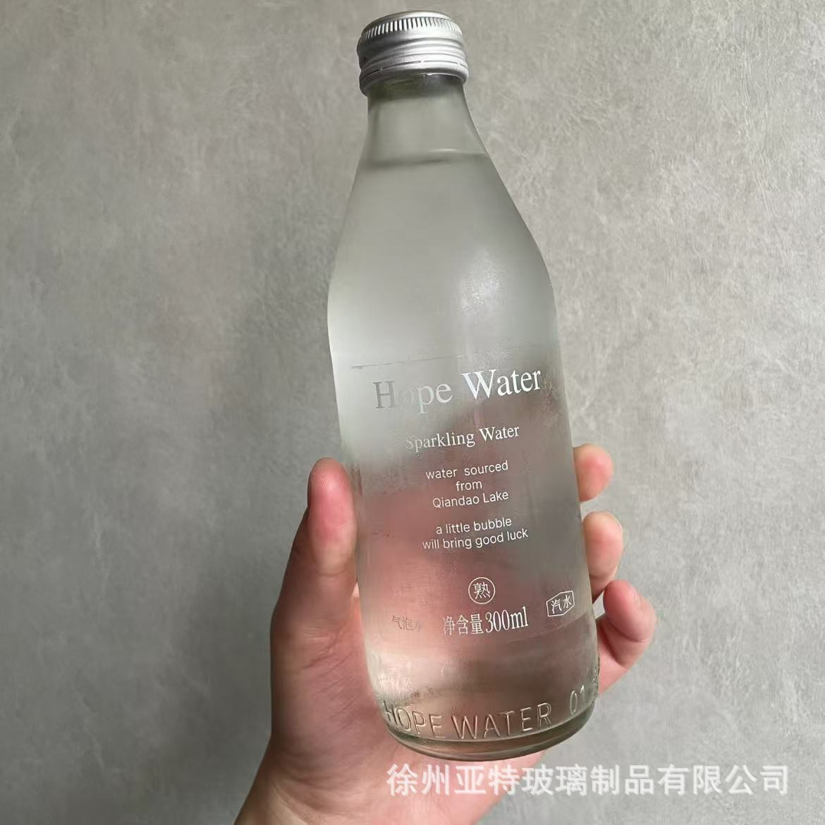 源头工厂批发矿泉水玻璃瓶苏打水瓶汽水饮料瓶可加印logo烤花图案