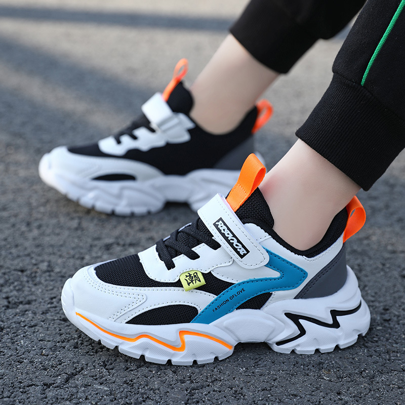Zapatos para niños 2026 primavera nueva malla transpirable para niños con suela suave ligera para estudiantes de primaria para correr zapatos deportivos para niños