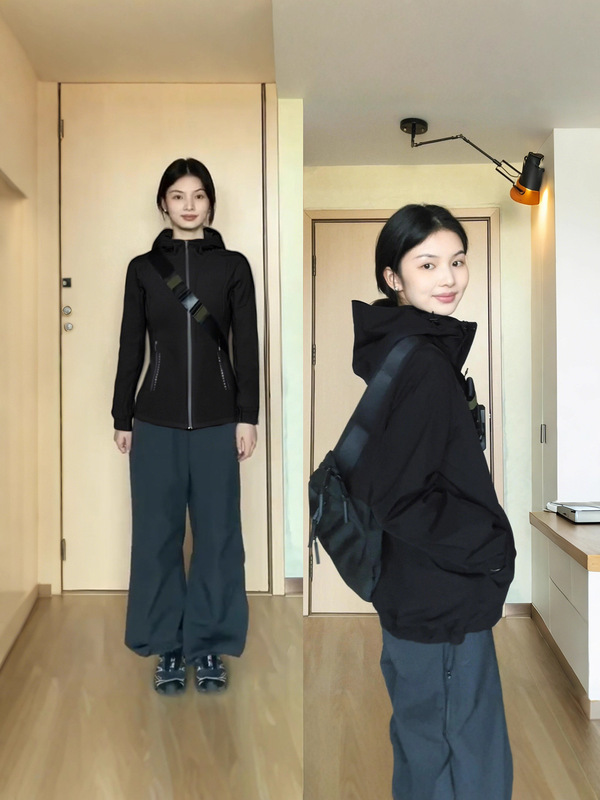 户外黑色软壳冲锋衣女款2025新款早秋季穿搭小个子修身正肩短外套|undefined