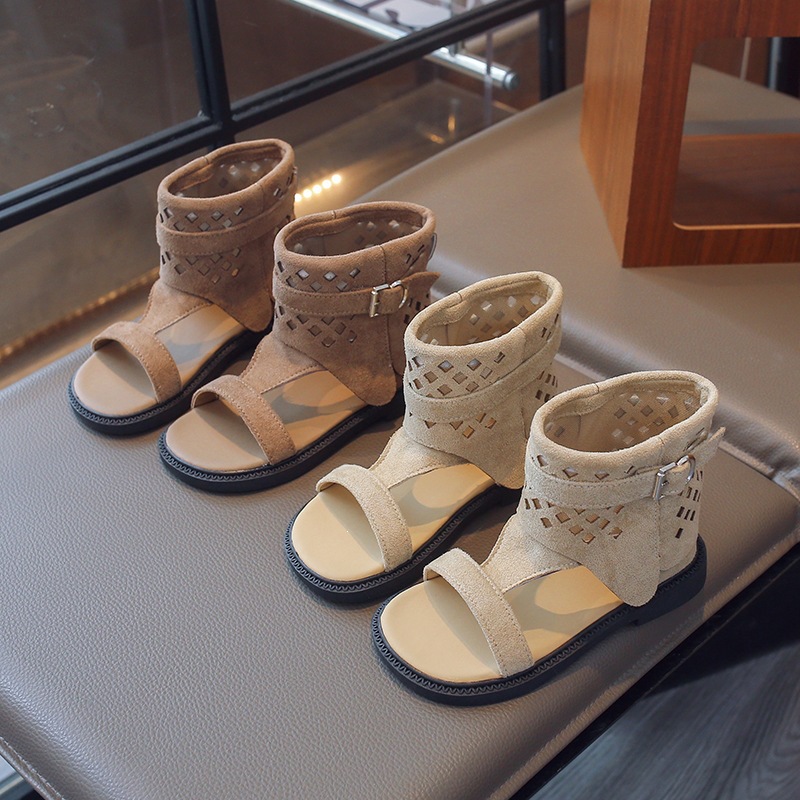 Fashionable sandals open toe