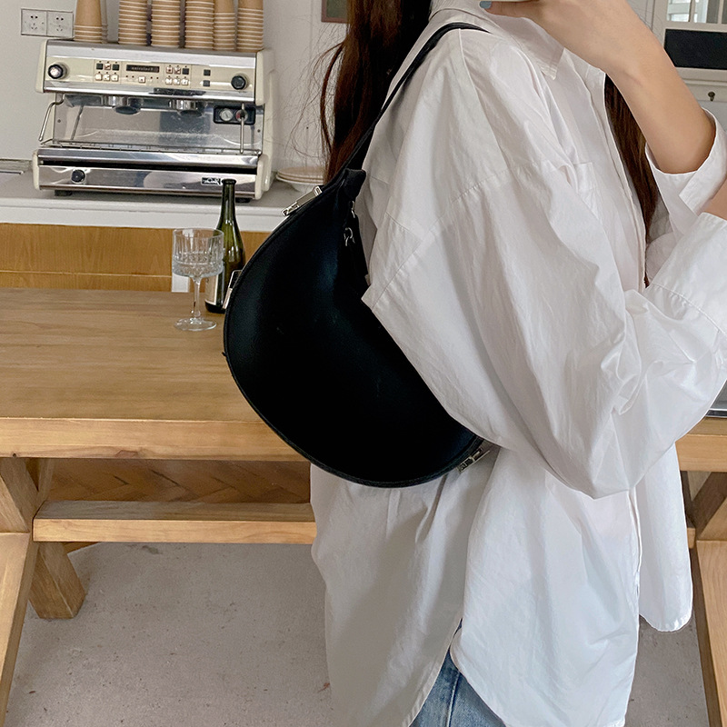 Design portátil coreano novo crescente picante menina axila fivela de metal pequena bolsa redonda para mulheres_voghion.com