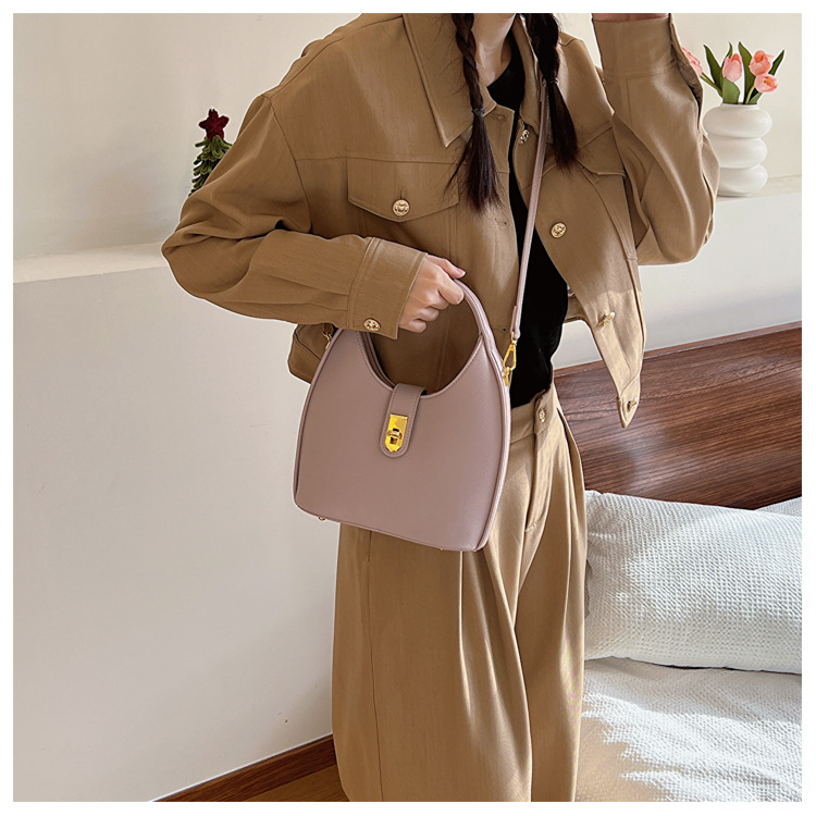 Frau Mittel Pu-Leder Einfarbig Klassischer Stil Reißverschluss Handtasche display picture 4