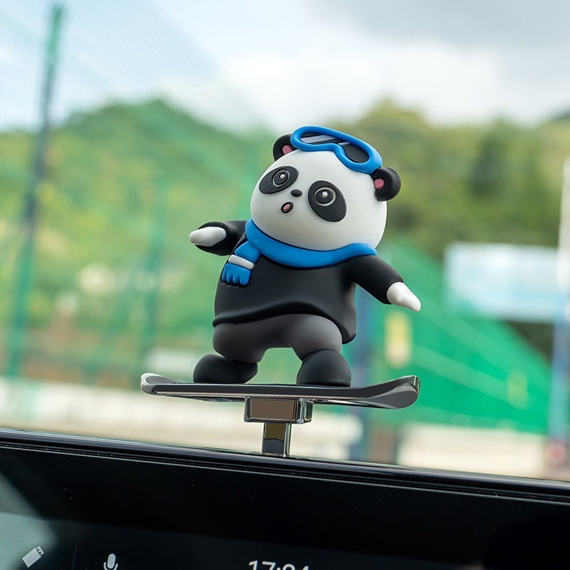 車のスケートボードクマ人形装飾品スライド漫画ダッシュボードスイングクマサスペンドスクリーン装飾品モバイルクマ装飾|undefined