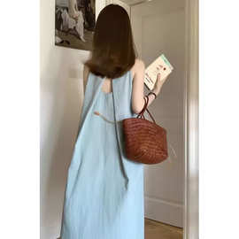 日韩露背度假吊带无袖背心连衣裙女夏设计感小众宽松显白沙滩长裙