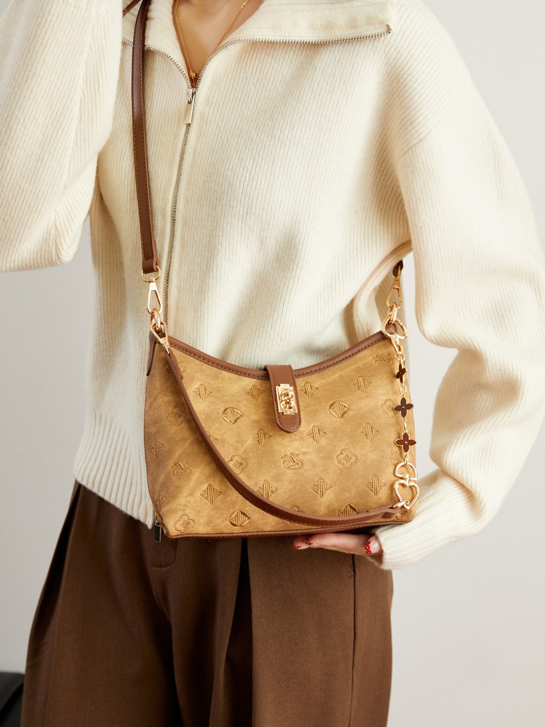 Bolso para mujeres 2026 ventas transfronterizas nuevas bolsas de hombro retro bordadas de alta calidad, bolsas de mochila de moda extranjera