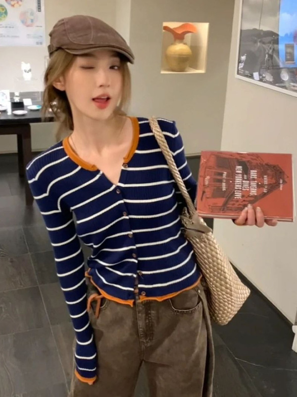 藏蓝色条纹针织开衫女早秋韩系穿搭修身显瘦短款设计小众长袖上衣|undefined