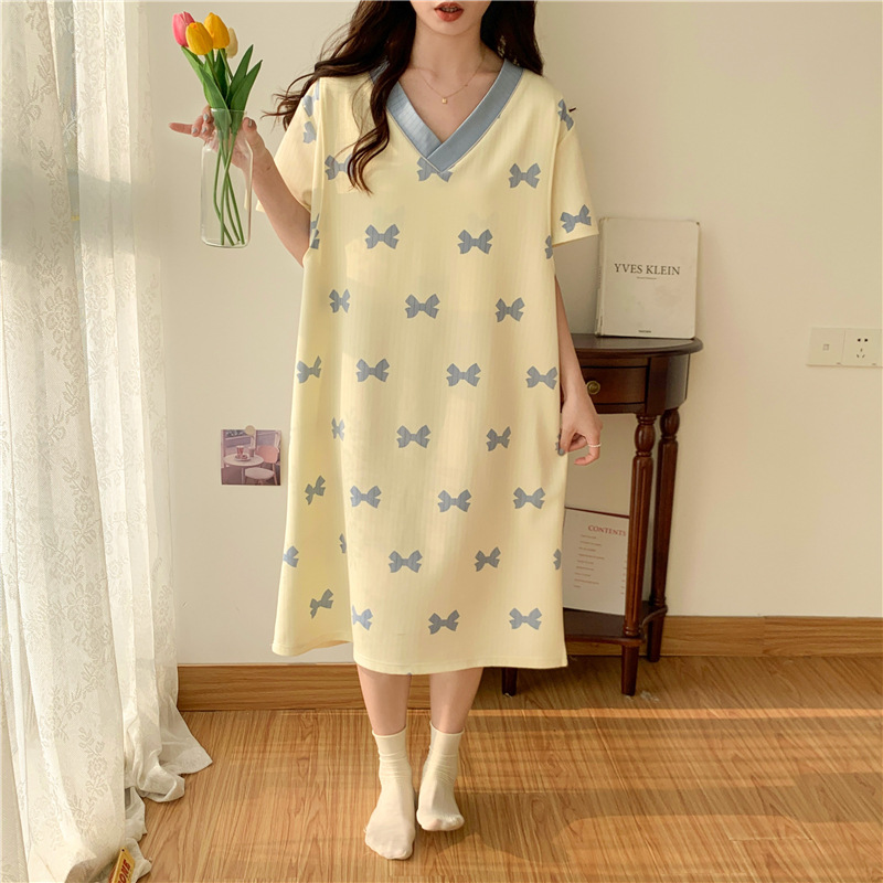 大きいサイズの300斤の月子服の夏の薄いタイプの半袖の妊婦は乳を与えます。