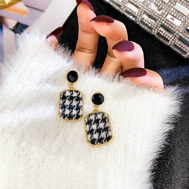 Anchorro aretes rojos 2026 explosión lujoso ligero alto sentido nuevo aretes de estilo de Hong Kong aretes rojos retro aretes para mujeres image 55