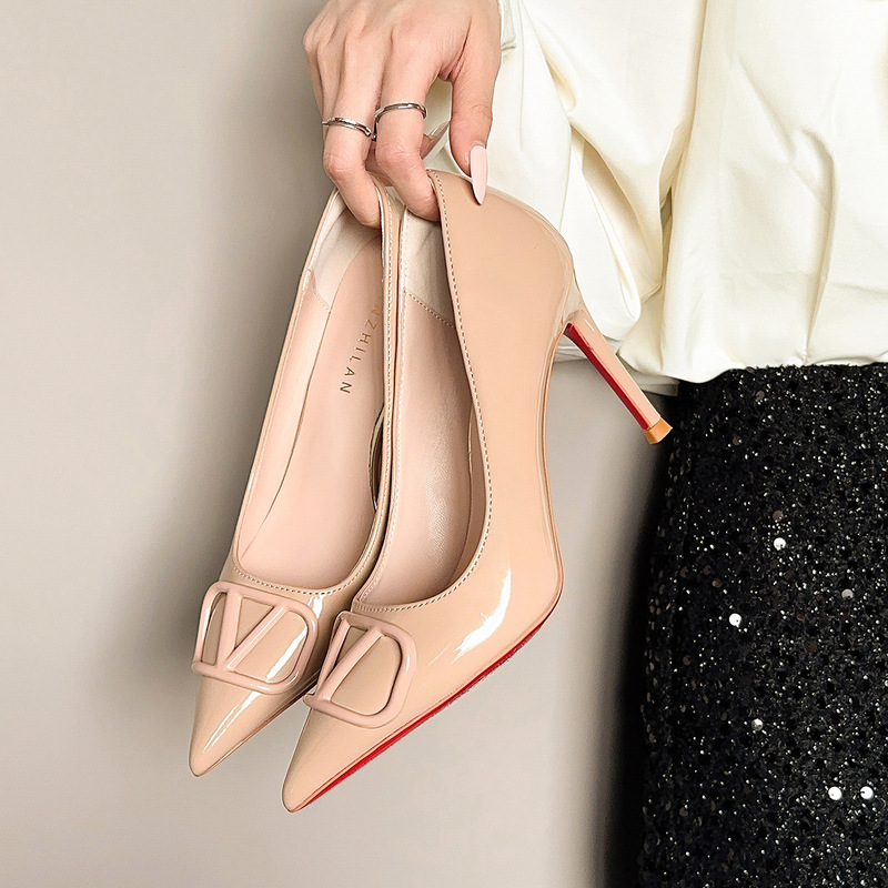 2026 Summer Fashion Single Shoes with Pointed Toe, High Heels, Fine Patent Leather, V Buckle, Metal Buckle, Thin Heels, Stylish Sandals