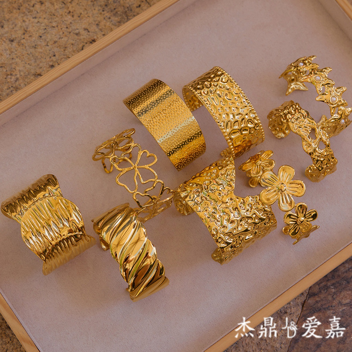 Jeding pulsera de acero de titanio que no se desvanece joyería femenina de alta gama joyería de acero inoxidable chapado en oro de 18k pulsera explosiva transfronteriza