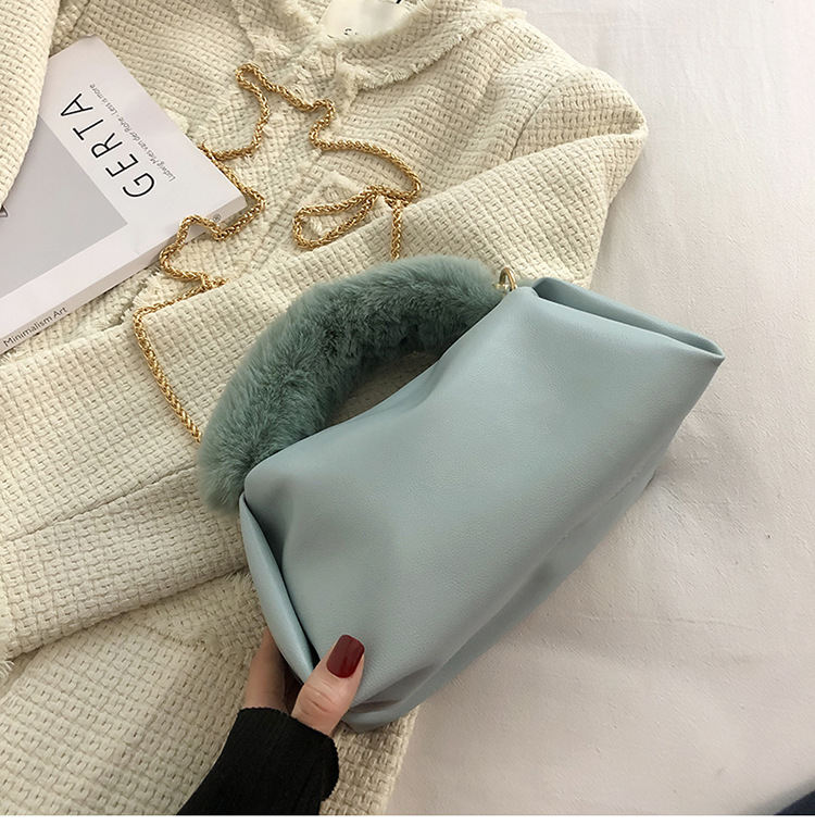 Plush Tote Large Capacity 2021 Autumn New Chain Plush Bag Hand Carrying Western Style Shoulder Messenger Bag display picture 18