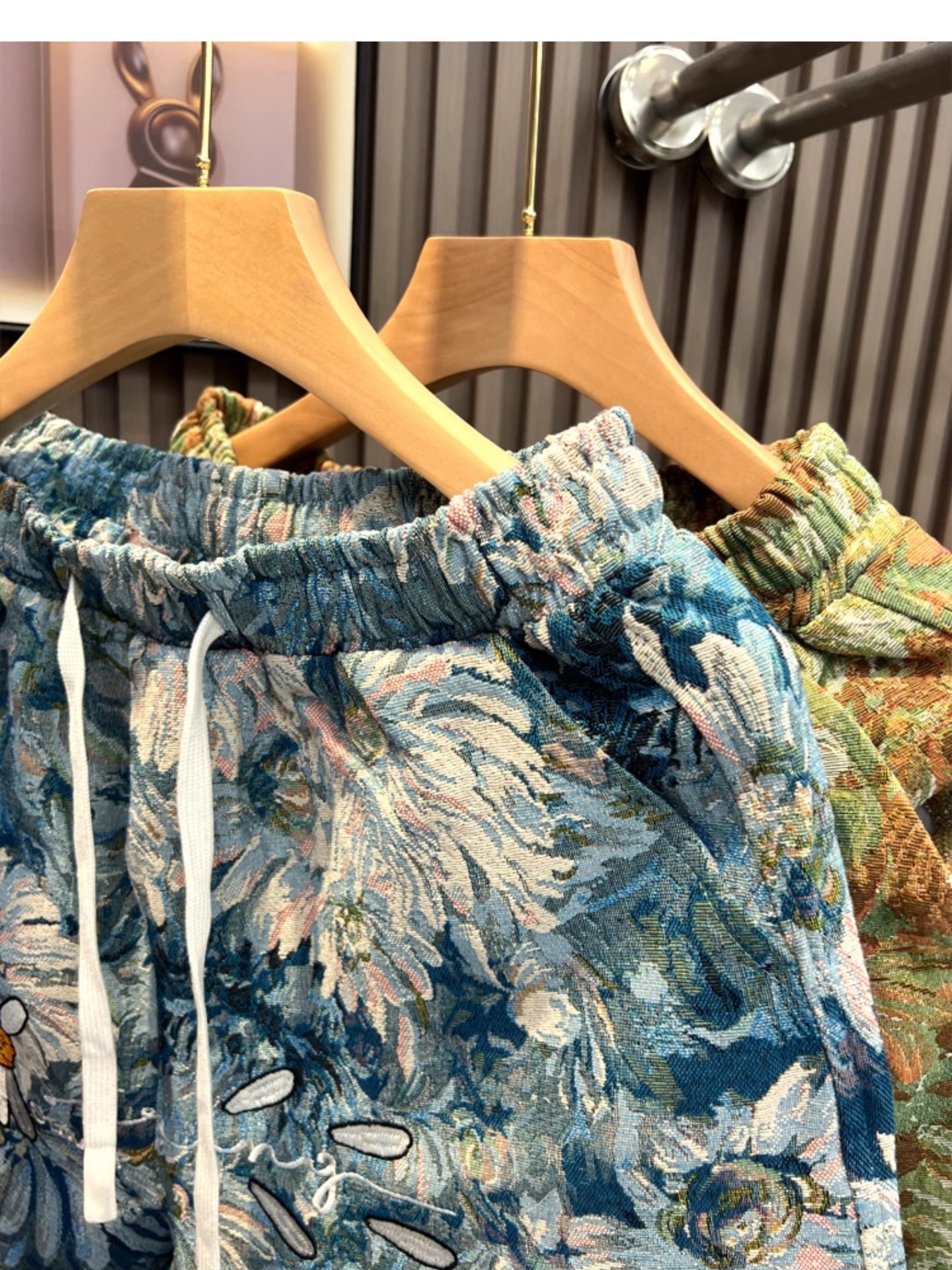 Retro Floral Print Shorts For Men Women, Loose Fit 5-Inch Casual Beach Shorts With All-Over Vintage Pattern, Lightweight Summer Streetwear_viptrois.com