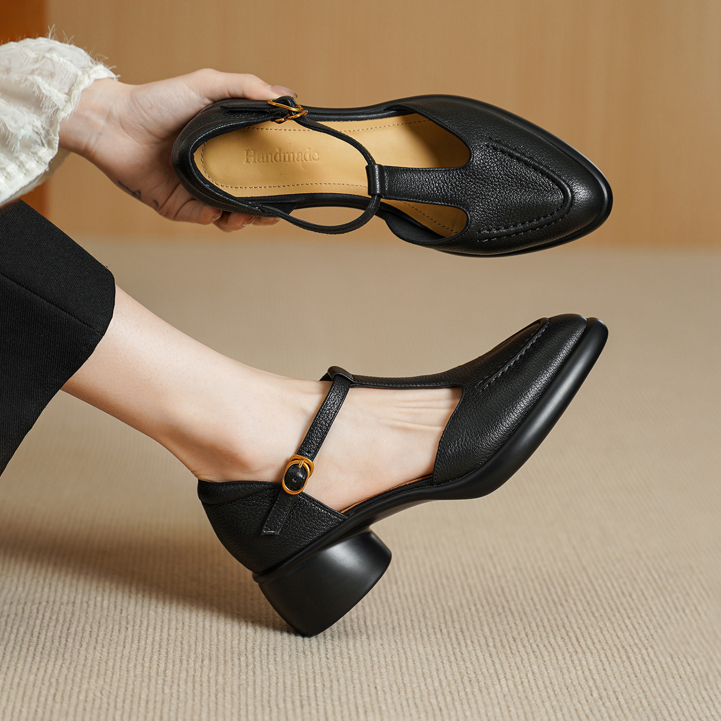 Sandal nữ quai chữ T gót vuông 5 cm mũi kín hở gót phong cách vintage — đen