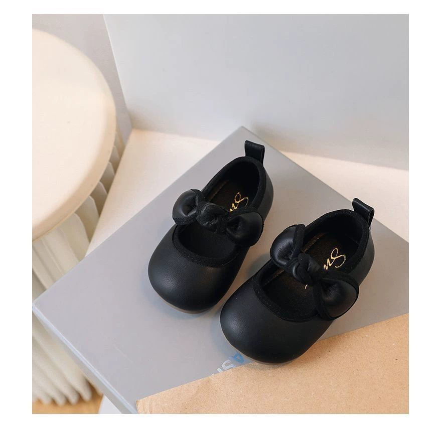 Детские кожаные туфли на мягкой подошве весной новые детские кроссовки для малышей 1-3 года милые ботинки принцессы с бантом