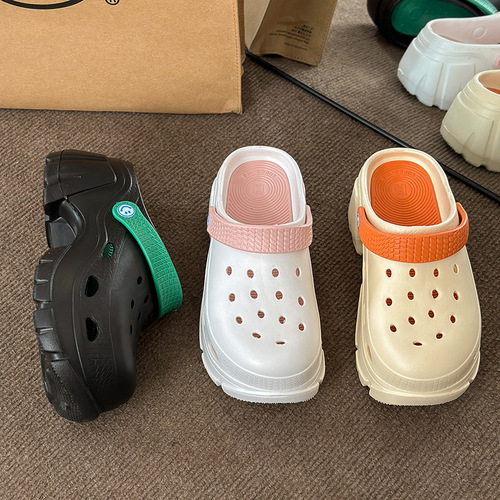 Ultra-thick-sole light plate hole shoes for women, sweet and cool fashionable high heels, platform heels and half slippers, toe-toe beach sandals for summer