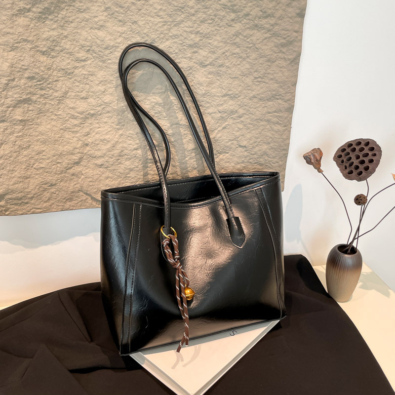 Retro alta sensación de bolso especial para mujeres 2025 nuevo otoño y invierno versátil de gran capacidad para estudiantes de clase bolsa de viaje de hombro