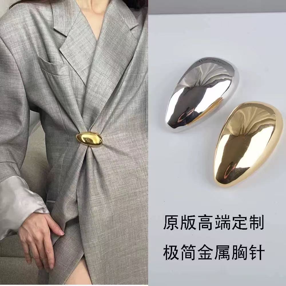 Minimalist Design Metal Glossy Brooch Waist Embellishment Fashionable High-End Suit Jacket Sweater Pin Accessories for Women