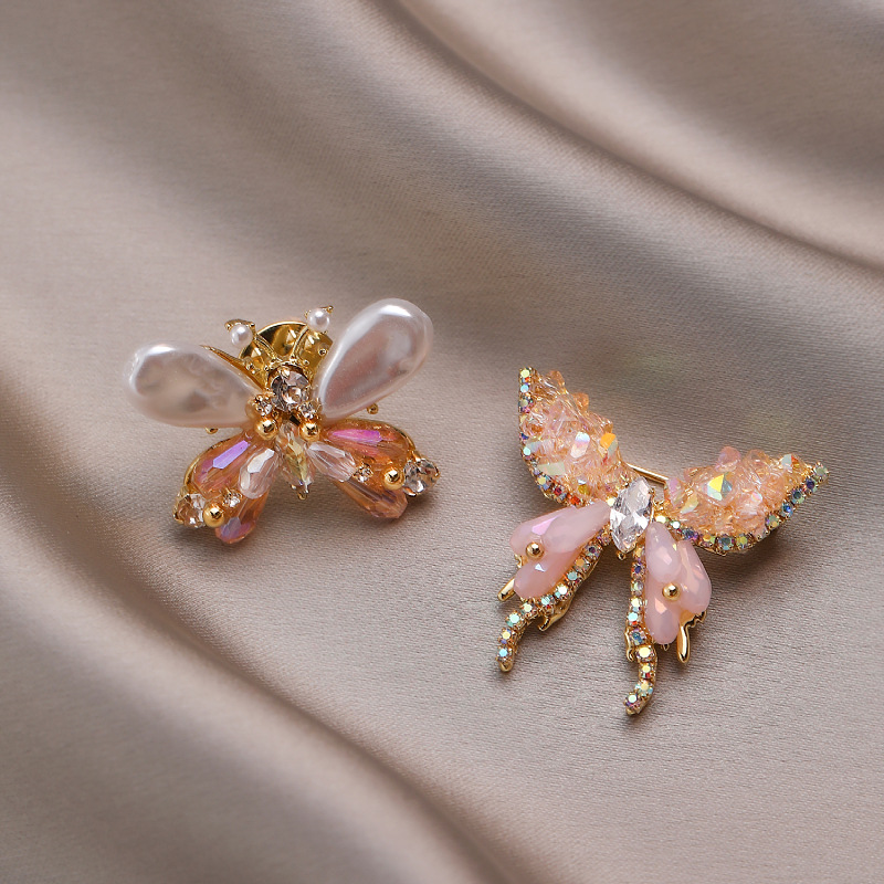Elegant Butterfly Baroque Pearls Copper Women's Brooches display picture 1