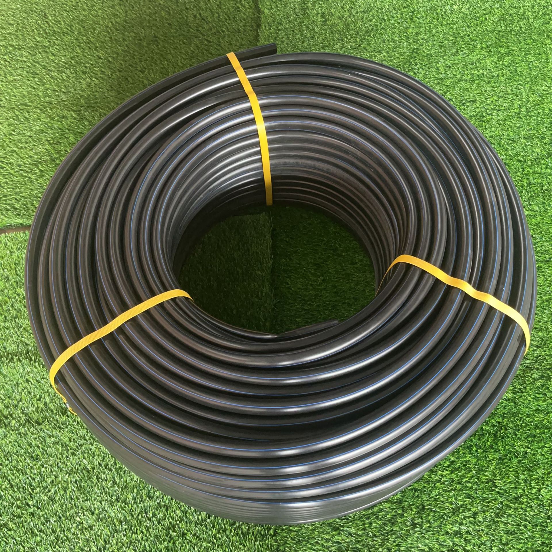 25PE tubería de línea azul invernadero inmersión invertida colgante micro-spray goteo tubería principal 25 mm diámetro exterior * 1.8 mm 300 m / rollo