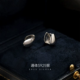 戒指;耳钉;手链