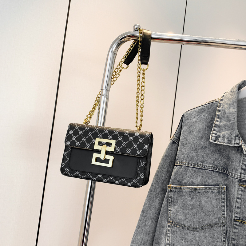 Bolsos de diseño de nicho de alto nivel para mujeres 2024 nueva moda cadena bolso de hombro universal bolso de mochila de estilo extranjero