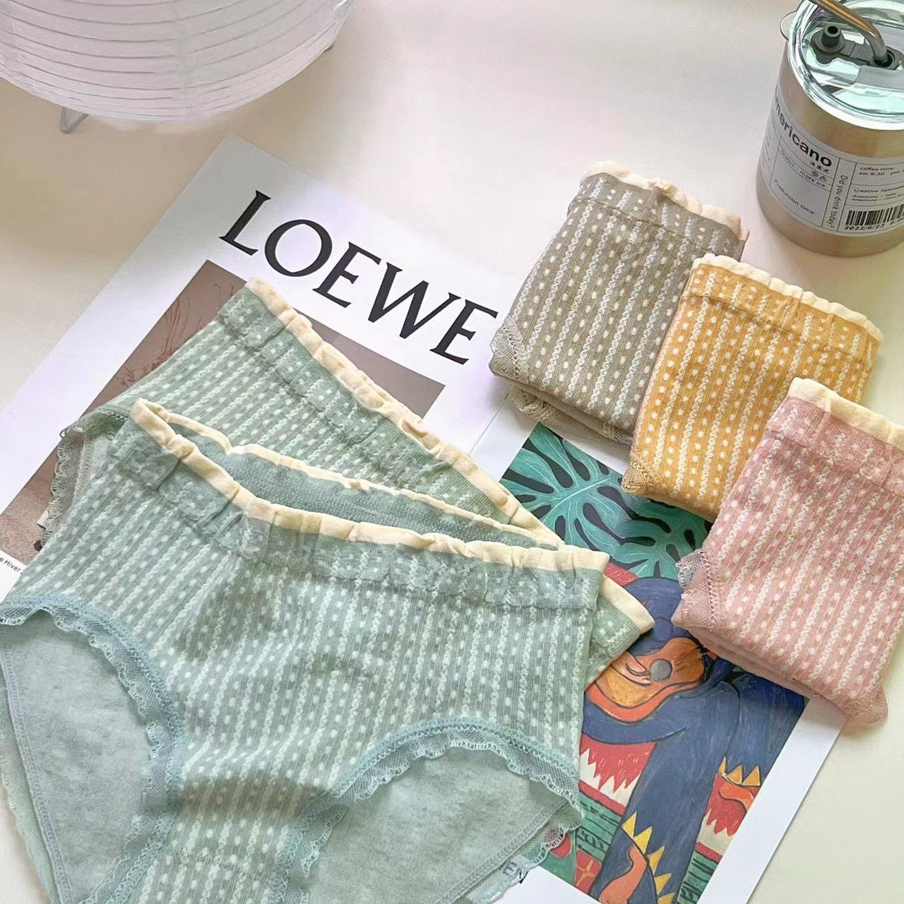 My muscles are good-quality creamy black ears, autumn and winter girls' sweet stray seamless panties, gentle mid-waist briefs