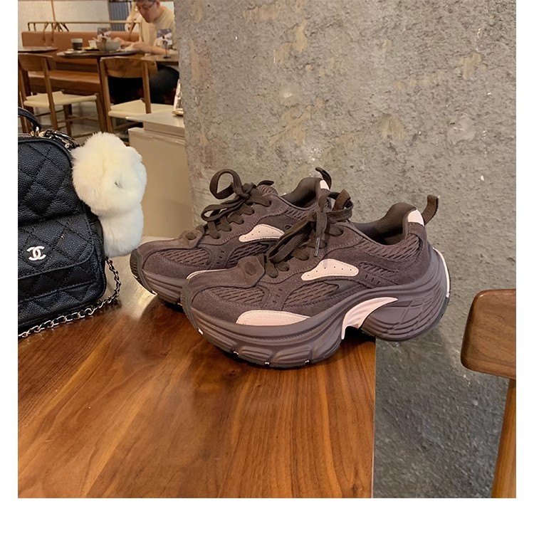 Grape Mom otoño e invierno nuevo estilo deportivo con cordones a juego para aumentar los zapatos de gamuza de suela gruesa para mujer otoño e invierno