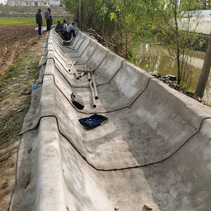 水泥毯厂家新型浇水固化路面硬化混凝土养护毯河道鱼塘护坡水泥毯