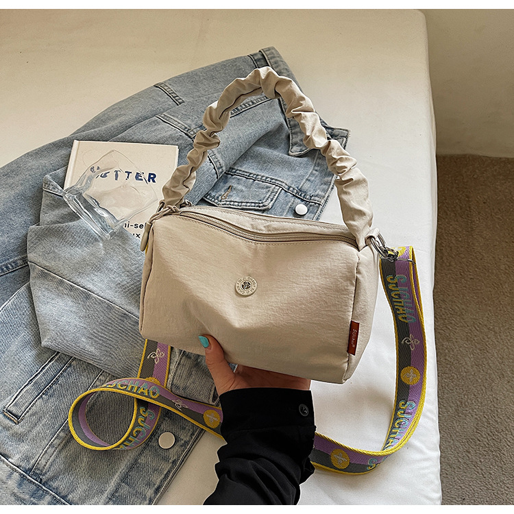 Bolso de tela de nylon de moda para mujeres 2026 nuevo estilo coreano bolso pequeño de tendencia nicho de diseño plegable bolso de mano image 10