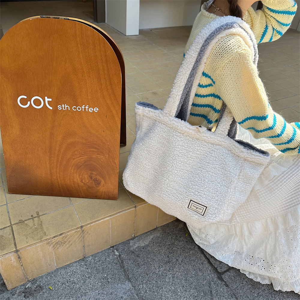 310232 Autumn and Winter Plush Bag for Women 2023 New style, front and back dual-purpose lambskin large capacity tote bag for single shoulder undefined