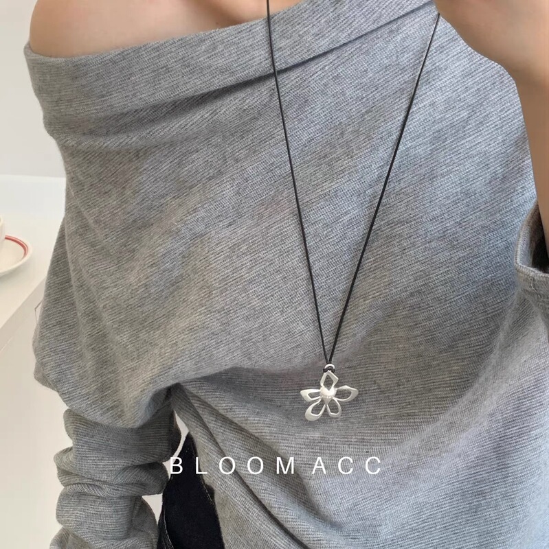 Korean Ins Blogger Cut Out Flower Black Rope Pull Adjustable Necklace Simple and Versatile Simple Elegant Long Chain