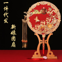 秀禾の花嫁の団扇を代行します。中国式の結婚式の両面団扇の古い扇風機の長い柄の完成品の扇風機の結婚の喜びの扇風機