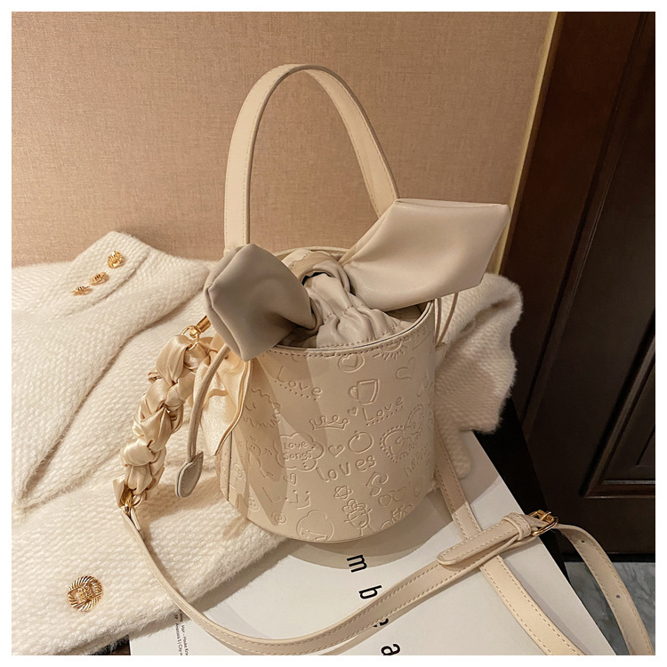 New Trendy Fashion Wild Messenger Bucket Bag display picture 17