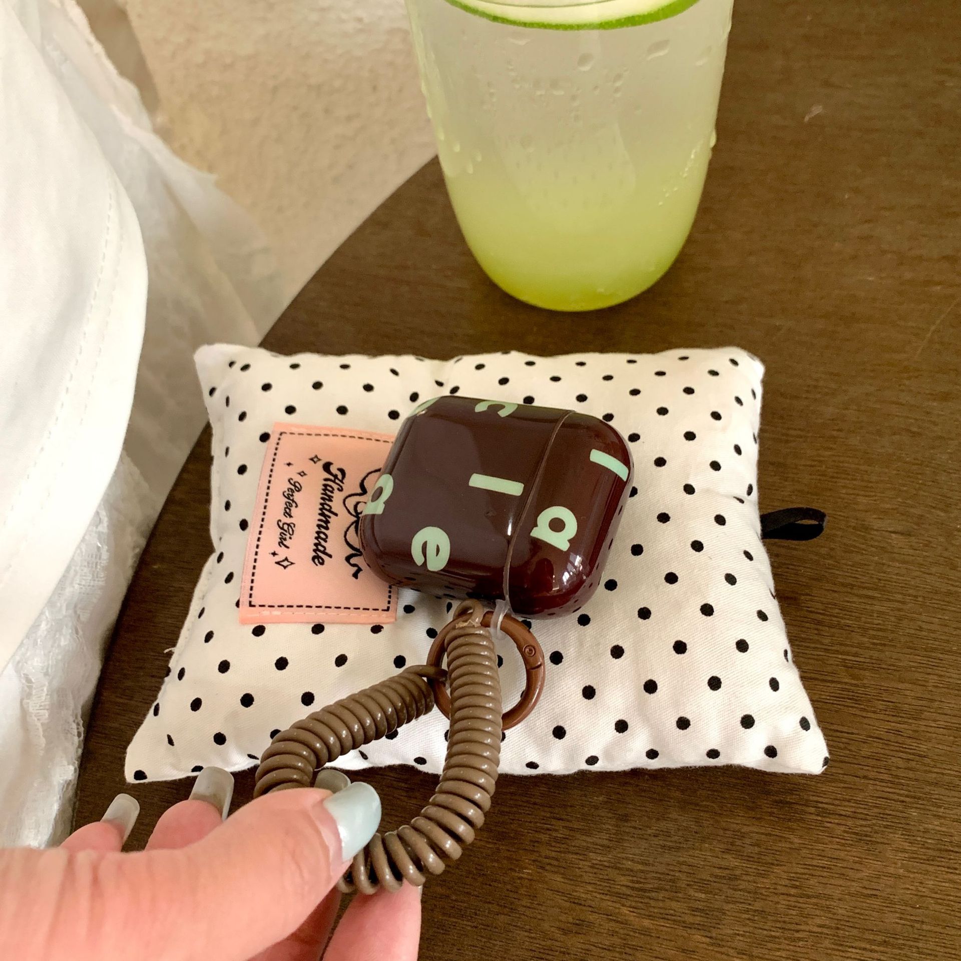 Colisionador de letras de nicho coreano adecuado para auriculares AirPodsPro2 nuevo anillo colgante de generación 3/4 1/2 pareja Pro mujer