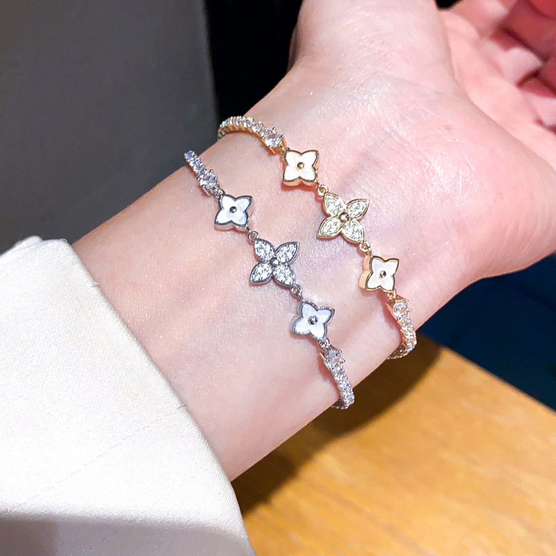 Zircon Mother-Of-Pearl Flower Bracelet 2026 New Hot-Selling High-End Bracelet for Women, Fashionable, Simple and Versatile Jewelry Zircon Mother-Of-Pearl Flower Bracelet 2026 New Hot-Selling High-End Bracelet for Women, Fashionable, Simple and Versatile Jewelry