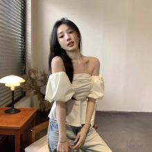 玫红色抹胸辣妹一字肩上衣女夏季小众别致绝美露肩法式泡泡袖衬衫