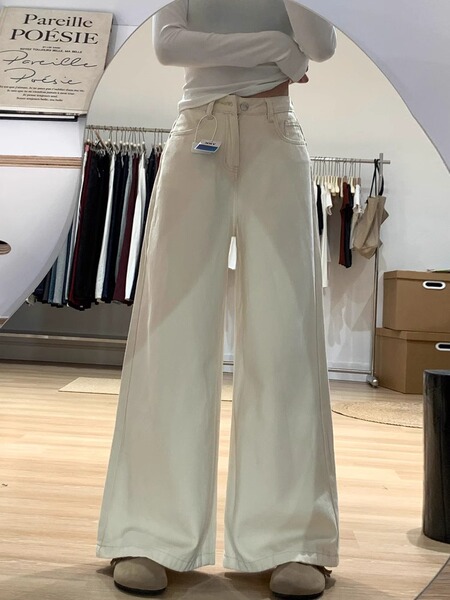 White loose straight jeans