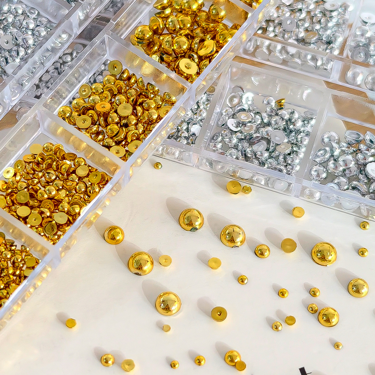 Red en línea explosión de 12 grados mezclados oro y plata perlas de metal joyas de manicura en el viento venta caliente accesorios de aleación