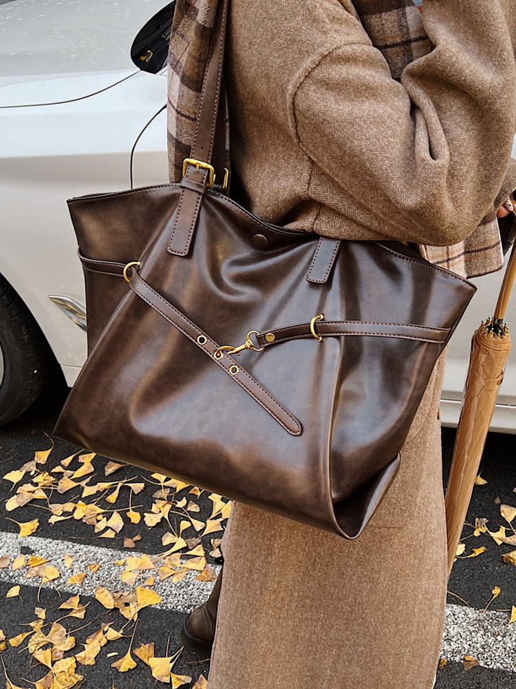 Bolsos de mujer Bolsos de alta capacidad portátiles de todo fósforo 2025 nuevo estilo retro moda casual bolso de hombro sentido bolso de mujer