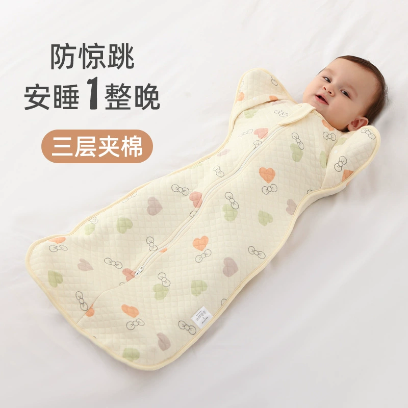 Ребенок сдается в спальный мешок, воздушный хлопок утолщается осенью и зимой