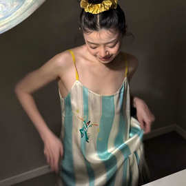 韩系蓝白色条纹冰丝印花吊带睡衣女2025新款夏季大码舒适家居裙